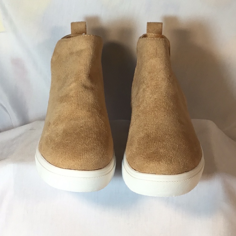 Lovely’s Collection Booties - Picture 2 of 5